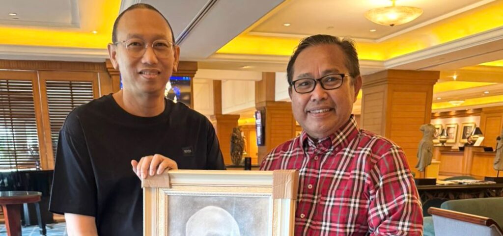 lukisan kenangan ikatan kekeluargaan ketua imi dki jakarta anondo eko dengan dr. bagus darmayasa
